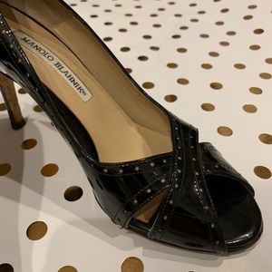 Manolo Blahnik Peep Toe Pumps - Black